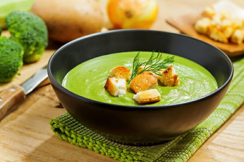 Broccoli cream soup in nutritional menu for weight loss